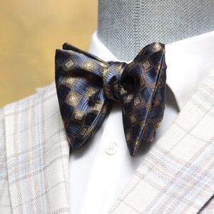 Big Butterfly Blue Ornament Silk Bow Tie
